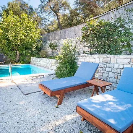 Adamantia Villa Oziás