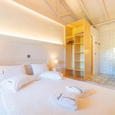 Adamantia Вилла