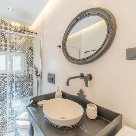 Вилла Adamantia *