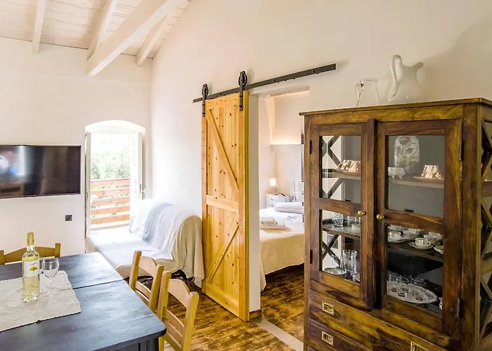 Вилла Adamantia Ozias