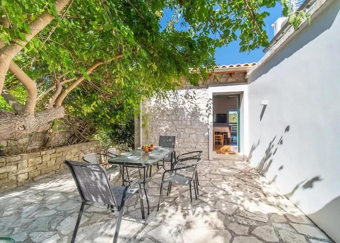 Вилла Adamantia Ozias